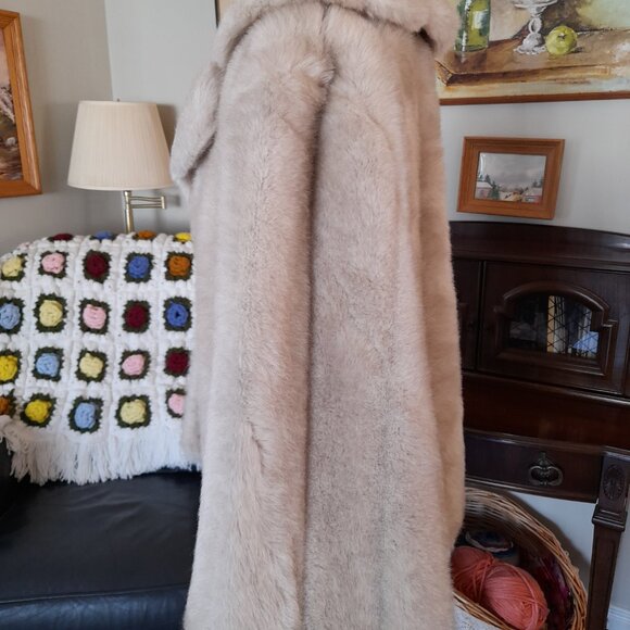 Vintage Plush Faux Fur Cape Thick Plush Warm Winter Glamourous Luxurious Formal - Picture 6 of 16
